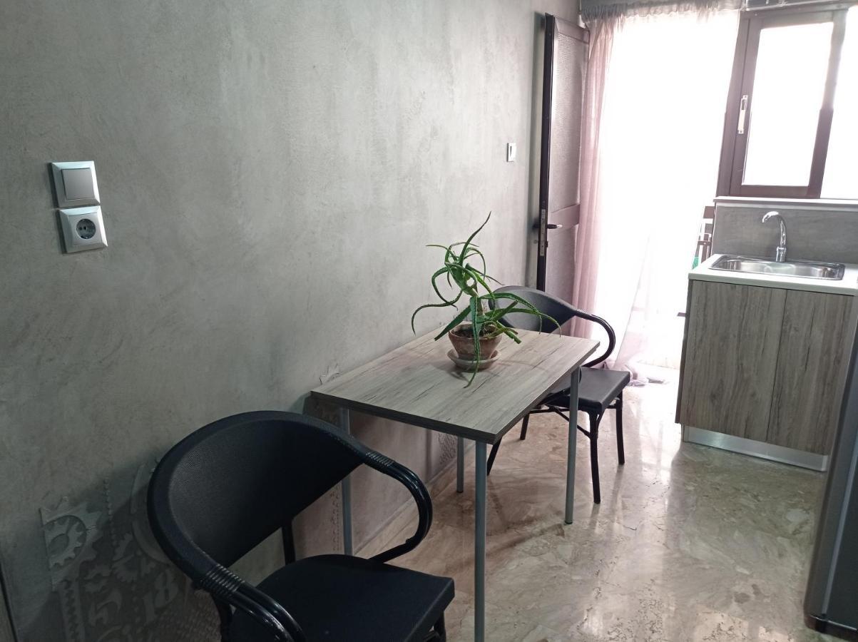 Guest House Pauline Kos Bagian luar foto